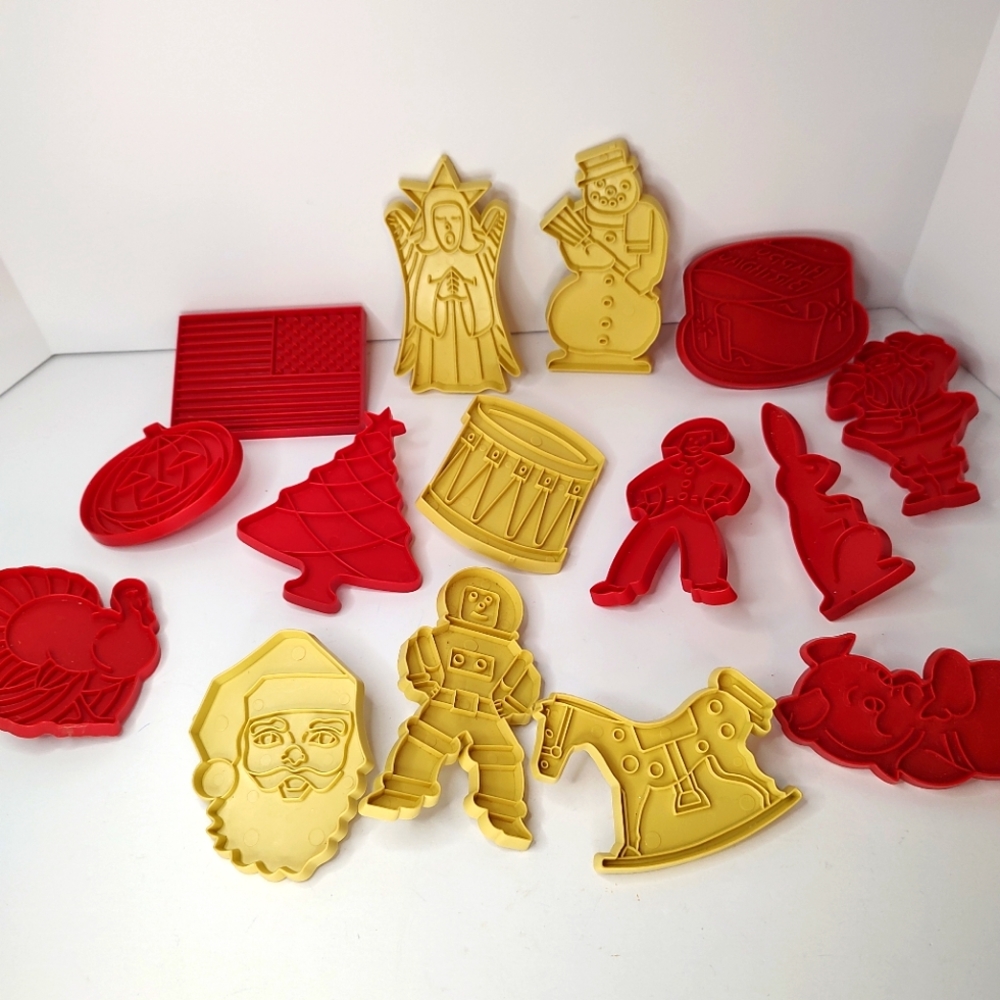 Vintage Hallmark/Stanley Cookie Cutters Xmas Easter Halloween Valentine Birthday